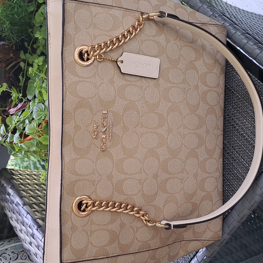 Coach Marlie C1565 Shoulder bag with Gold Chains and Leather Handles EC Like NEW - Picture 2 of 9
